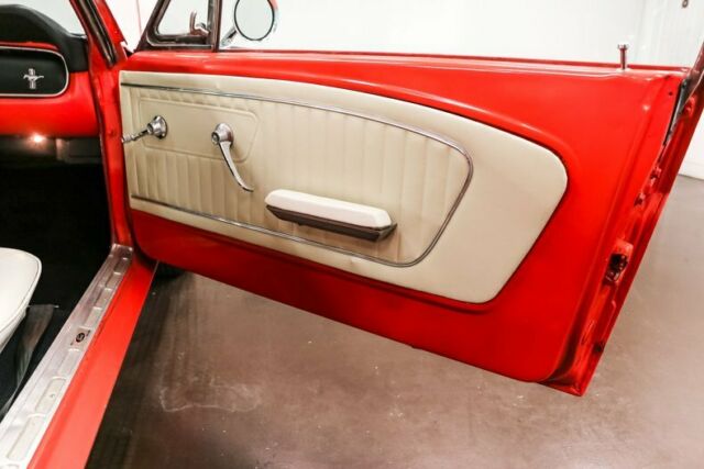 1965 Ford Mustang (Orange/White)