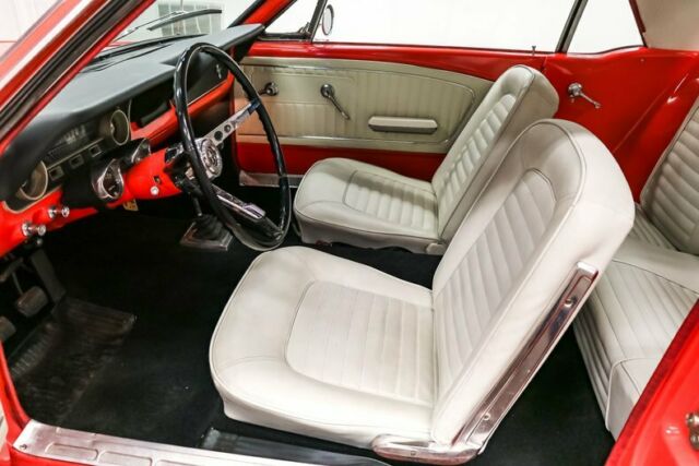 1965 Ford Mustang (Orange/White)