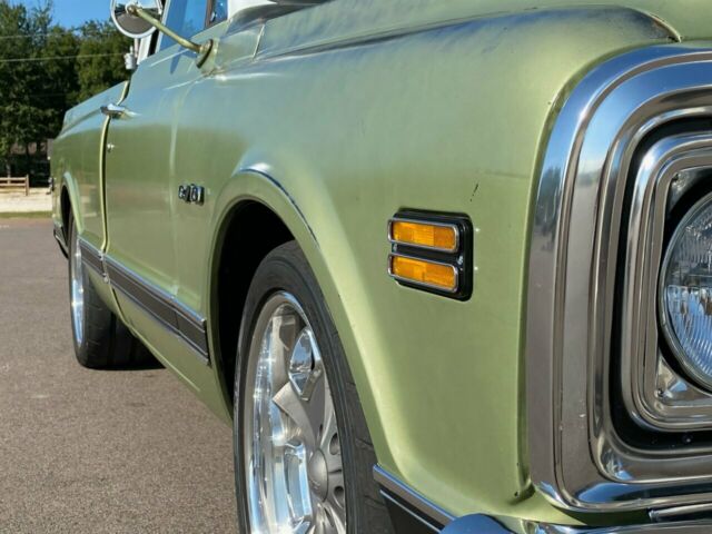 1969 Chevrolet C-10 (Green/Black)