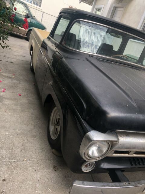 1957 Ford F100 (Black/Black)