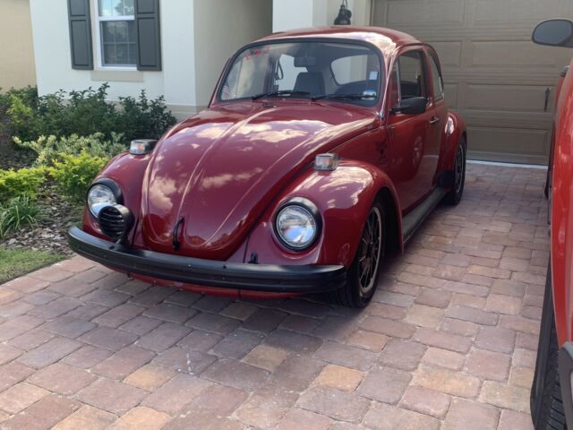 1970 Volkswagen Beetle (Red/Black)