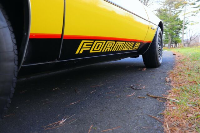 1977 Pontiac Firebird (Red/Black)