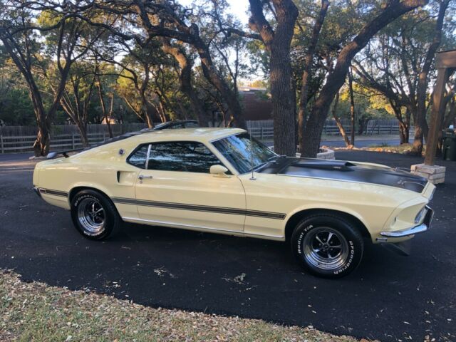 1969 Ford Mustang (Yellow/Black)