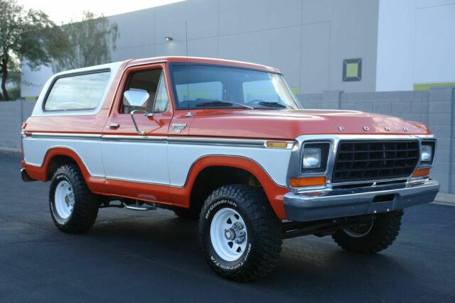 1979 Ford Bronco (Orange/Tan)
