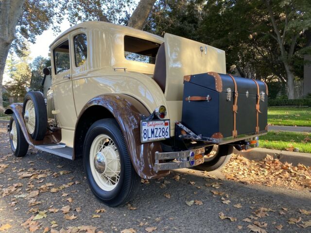 1930 Ford Model A (Brown/Black)