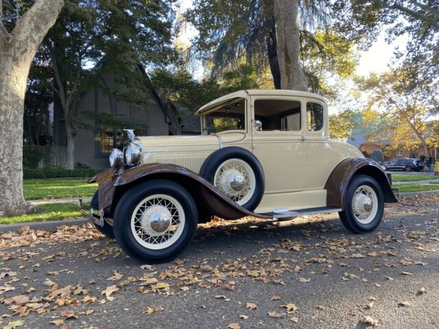 1930 Ford Model A (Brown/Black)