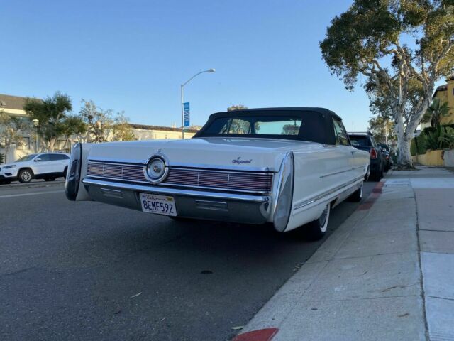 1967 Chrysler Imperial Crown (White/Black)