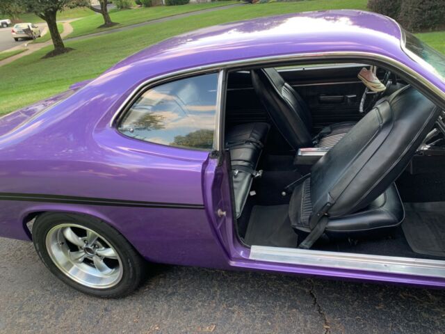 1970 Plymouth Duster (Purple/Black)