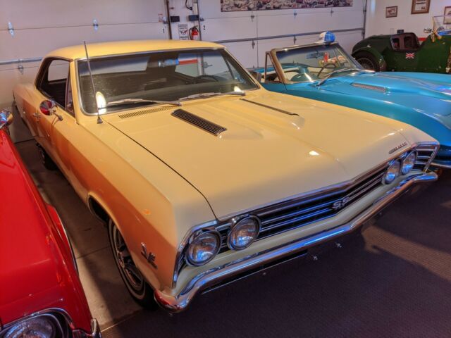 1967 Chevrolet Chevelle (Yellow/Black)