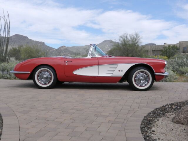 1960 Chevrolet Corvette (Red with White Coves/Red)