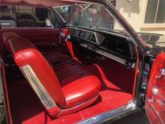 1966 Chevrolet Impala (Black/Red)
