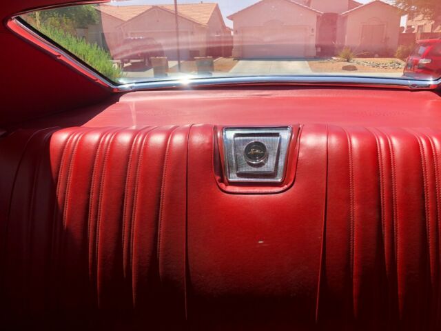 1966 Chevrolet Impala (Black/Red)