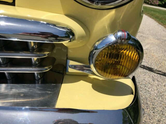 1949 Studebaker Champion (Yellow/Brown)
