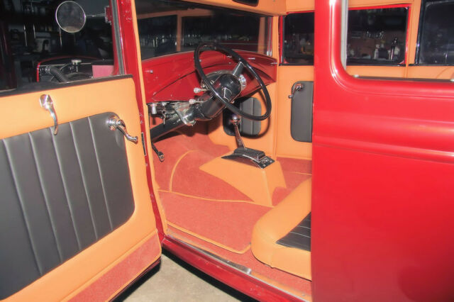 1930 Ford Model A (Red/Tan)