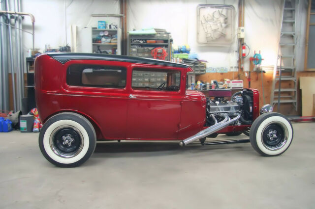 1930 Ford Model A (Red/Tan)