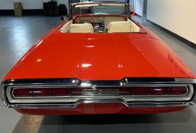 1966 Ford Thunderbird (Red/Black)