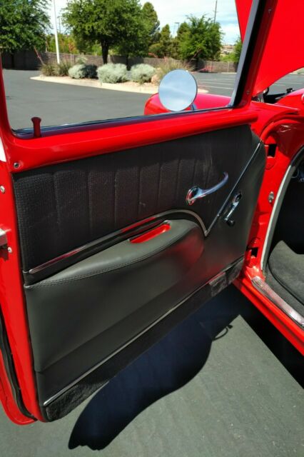 1955 Chevrolet Bel Air/150/210 (Red/Gray)