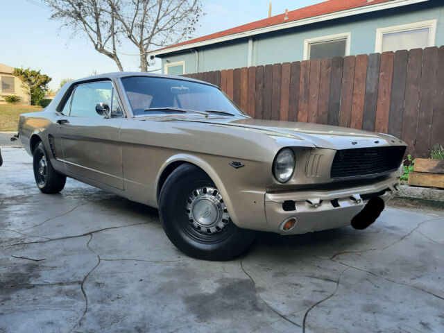 1965 Ford Mustang (Brown/Black)
