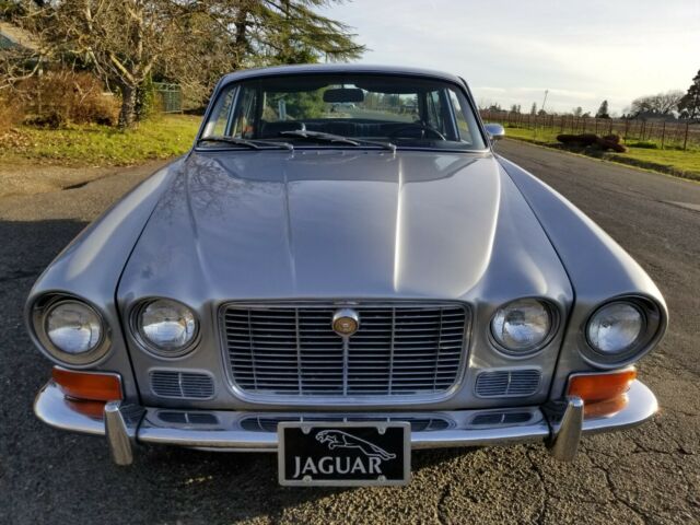 1972 Jaguar XJ6 (Silver/Black)
