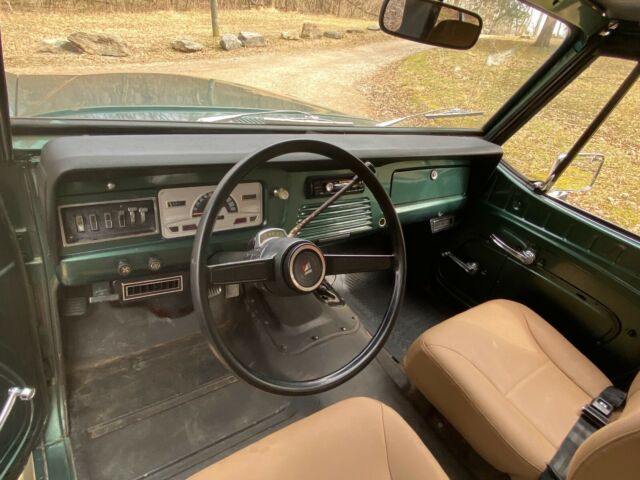 1973 Jeep Commando (Green/Tan)
