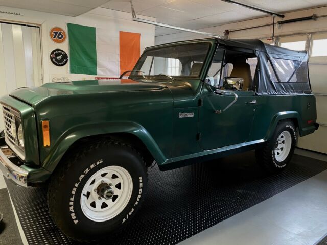 1973 Jeep Commando (Green/Tan)