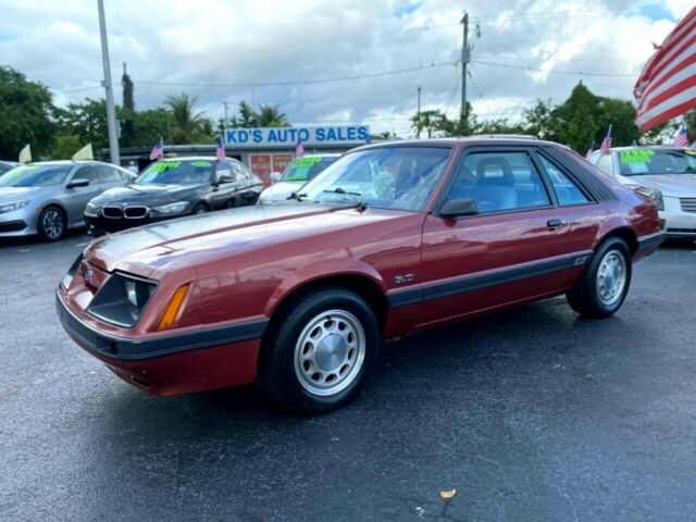 1985 Ford Mustang (Red/Gray)