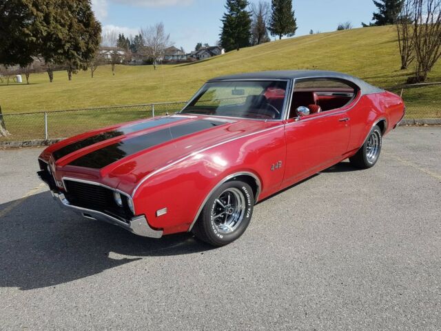 1969 Oldsmobile 442 (Red/Red)