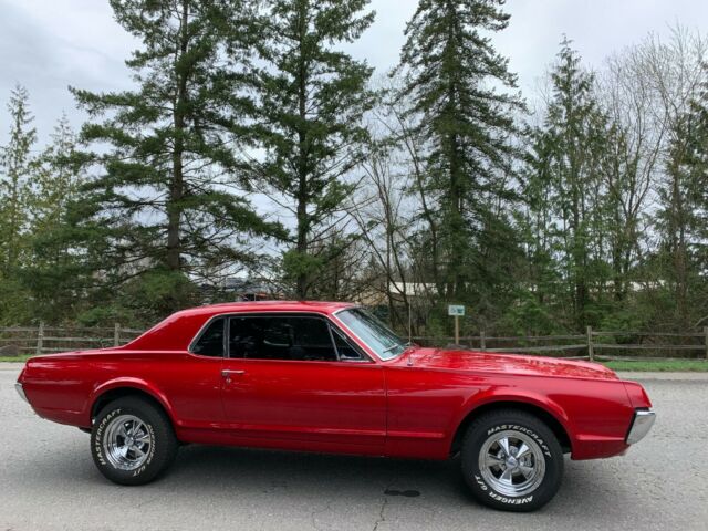 1967 Mercury Cougar (Red/Black)