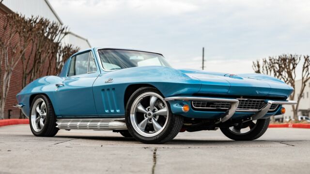 1966 Chevrolet Corvette (Blue/Blue)