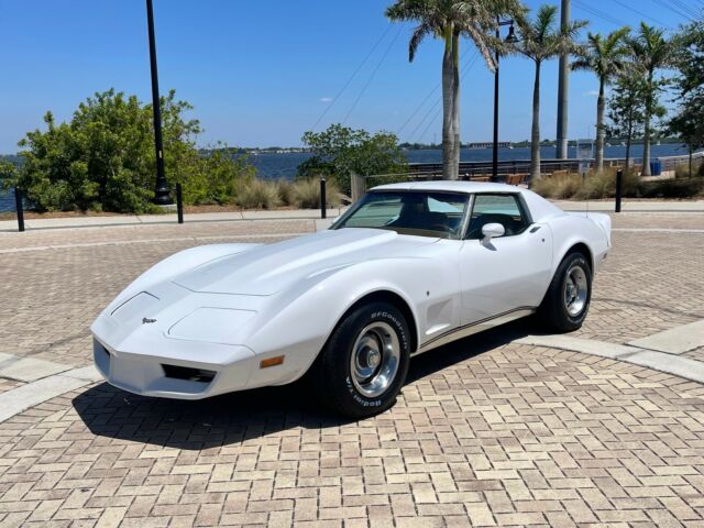 1977 Chevrolet Corvette (White/Tan)