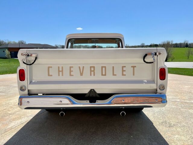 1966 Chevrolet C-10 (White/Black)