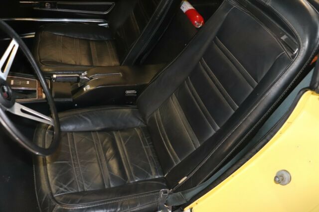 1974 Chevrolet Corvette (Yellow/Black)