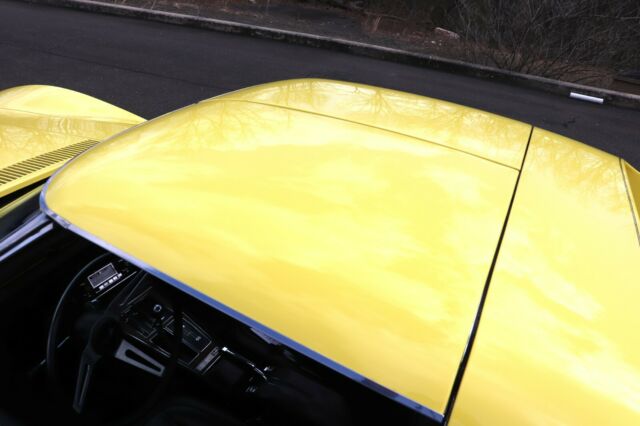 1974 Chevrolet Corvette (Yellow/Black)