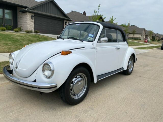 1973 Volkswagen Super Beetle (White/Black)