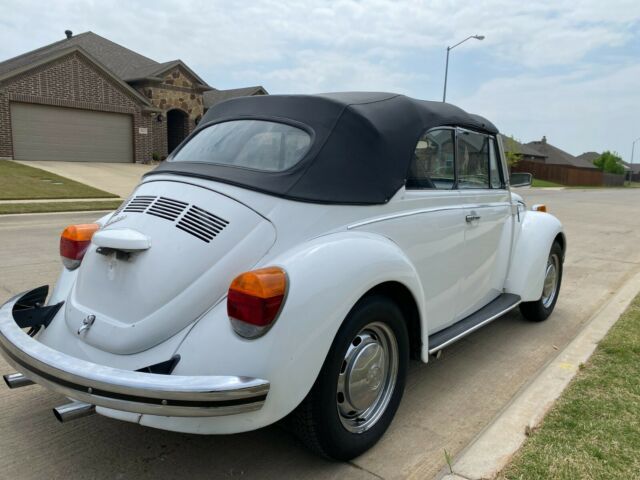 1973 Volkswagen Super Beetle (White/Black)