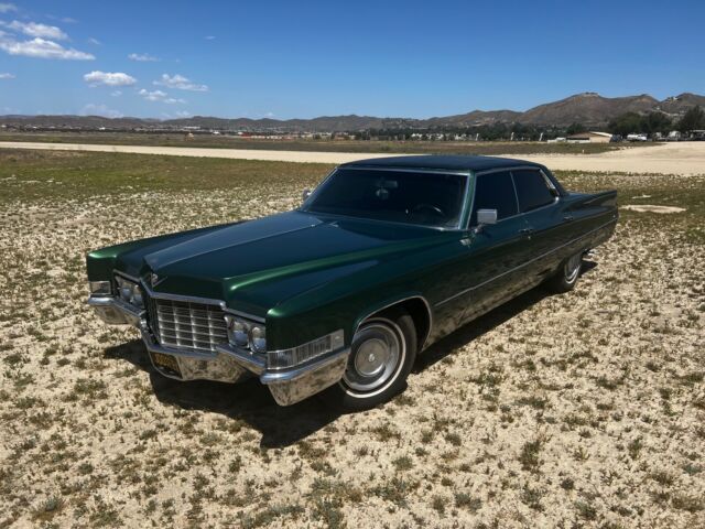 1969 Cadillac DeVille Sedan (Green/Green/White)