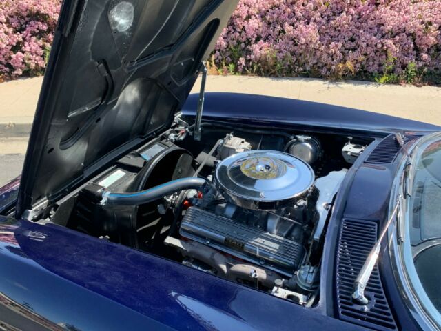 1963 Chevrolet Corvette (Blue/Blue)
