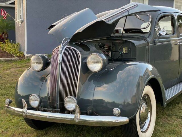 1937 Plymouth Sedan (Blue/Blue)