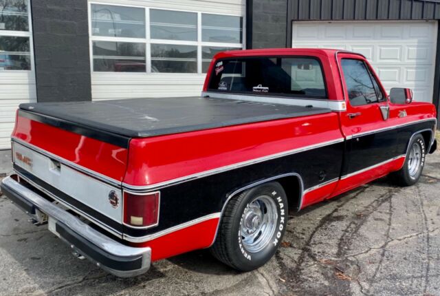 1976 Chevrolet C-10 (Red/Black)