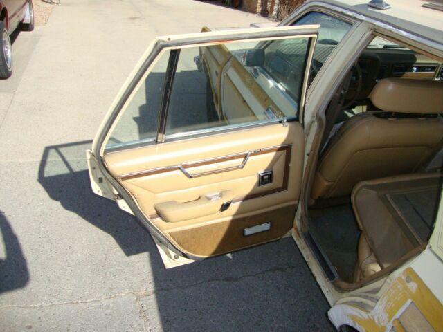 1980 Chrysler LeBaron (Yellow/Tan)