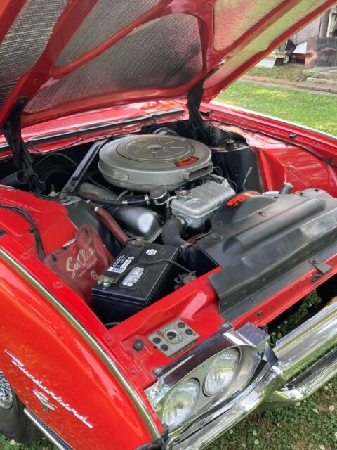 1962 Ford Thunderbird (Red/Tan)