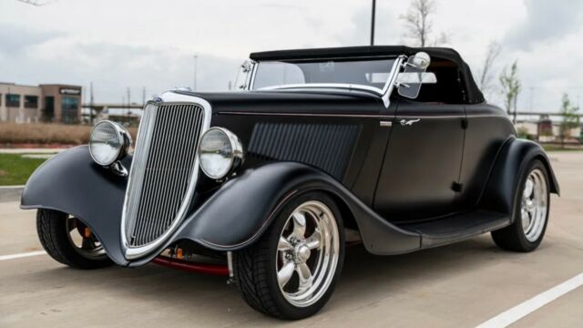 1934 Ford C40 (Red/Black)