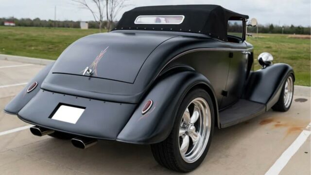 1934 Ford C40 (Red/Black)