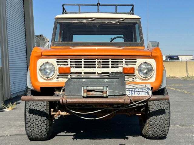 1974 Ford Bronco (Orange/Tan)