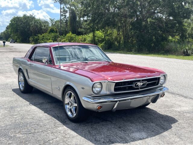 1965 Ford Mustang (SILVER/RED/BEIGE)