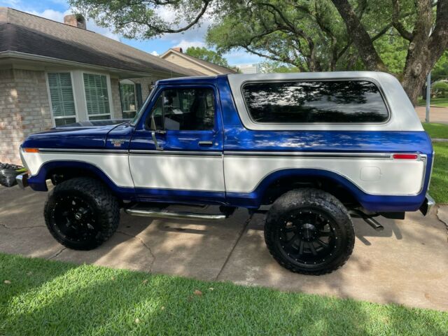 1978 Ford Bronco (Blue/White/Blue)