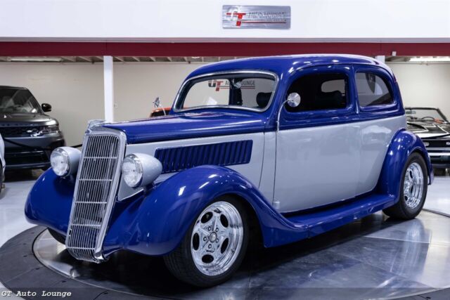 1935 Ford Tudor (Blue/Black)