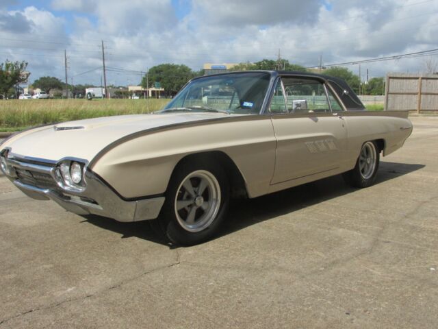1963 Ford Thunderbird (Beige/Off White)