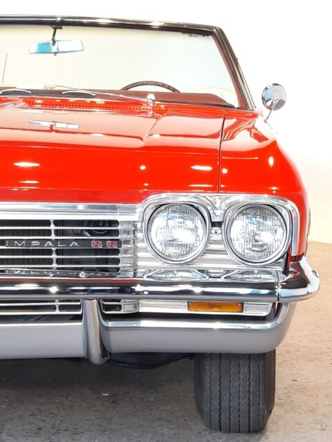 1965 Chevrolet Impala (Red/White)