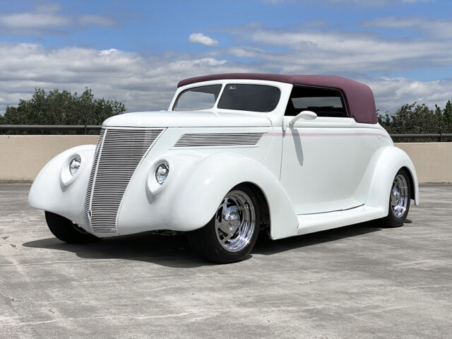 1937 Ford Custom (White/Burgundy)